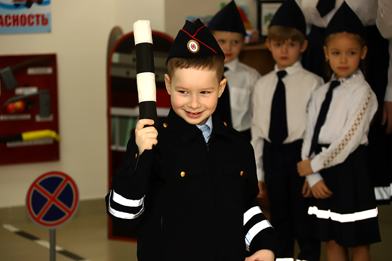 Полицейские исполнили желание шестилетнего Лёни, мечтающего стать автоинспектором