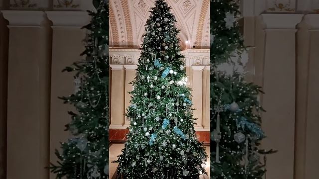 Красивая ёлка отеля Four seasons