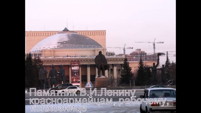 Памятники вокруг школы