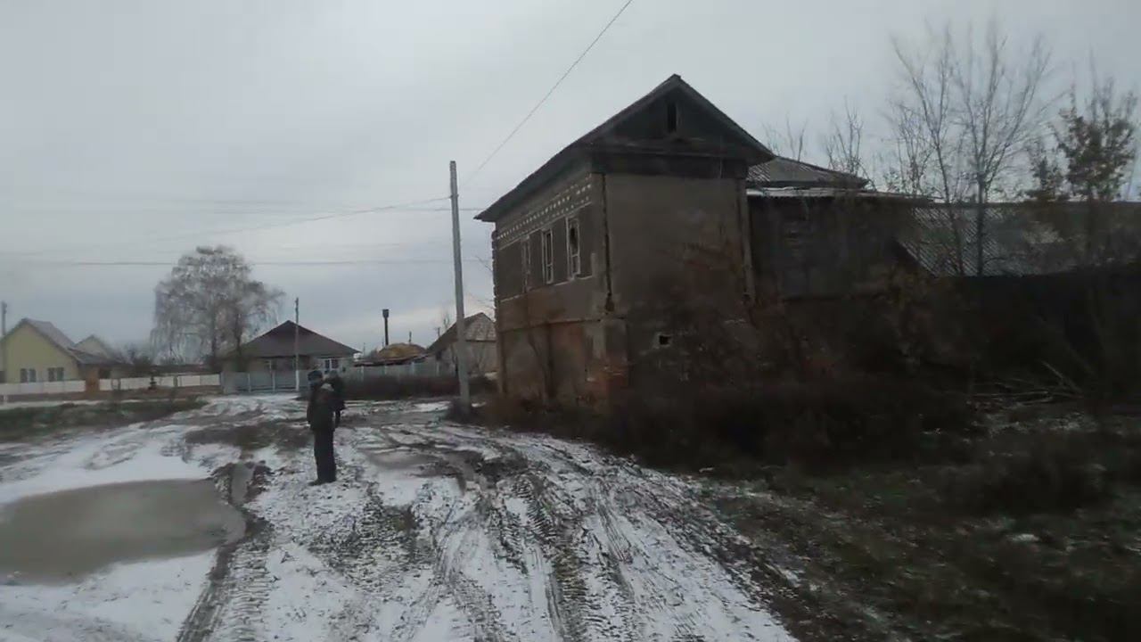 Едем по селу Ахмат (Краснокутский район).