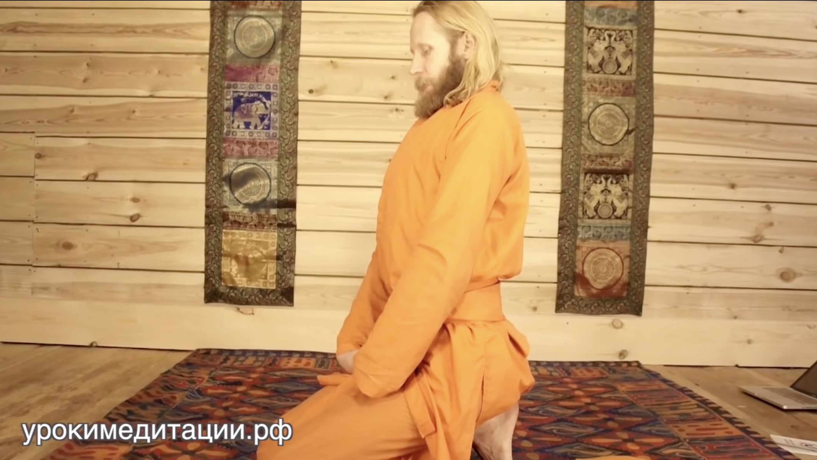 АСАНА №5. ВИРАСАНА (ГЕРОИЧЕСКАЯ ПОЗА)