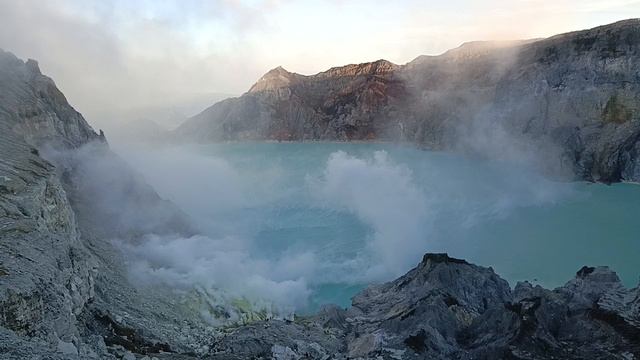 Рассвет в кратере вулкана!Неземной вид !