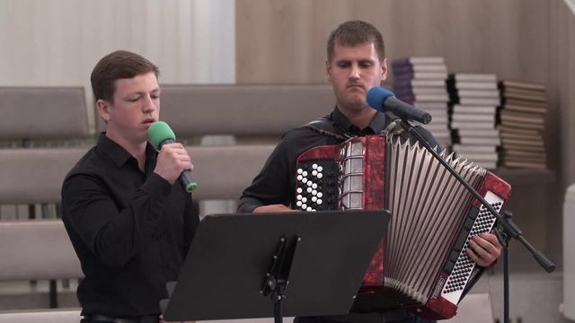 Меня влекут заоблачные дали..