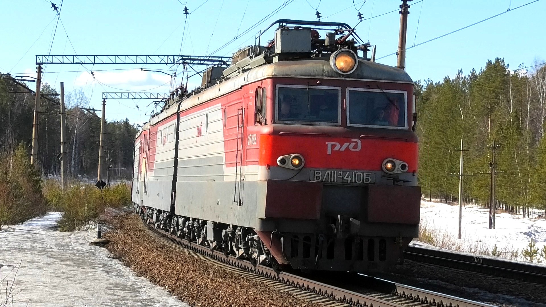 ВЛ11М-410/422 с тягово-энергетической лабораторией, ВЛ11.8-709 А/714 Б и грузовым поездом