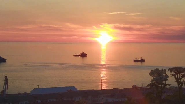 Солнечный закат в городе Холмск 21 июня 2021 года.mp4