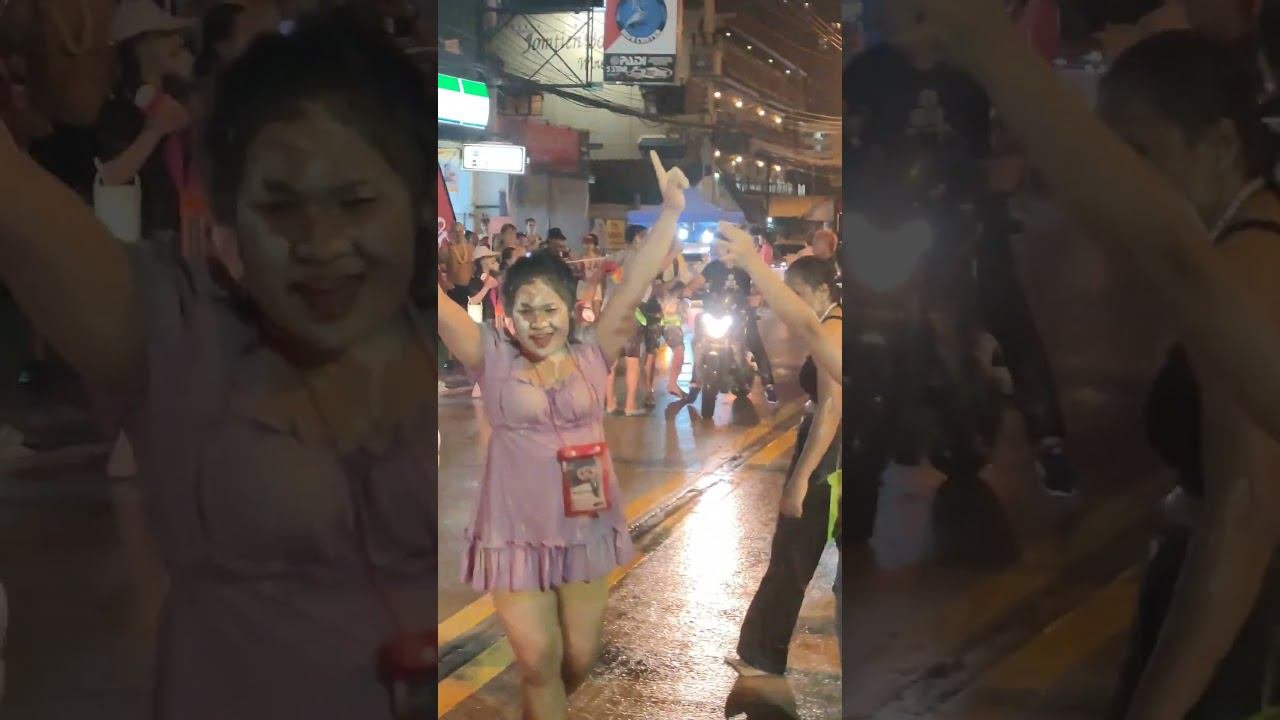 Перекрыли и облили все улицы и празднуют Сонгкран - Тайский Новый Год 2023