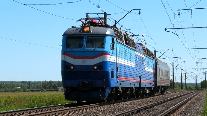 "Последний из Могикян". ЧС7-054 с вагоном-дефектоскопом