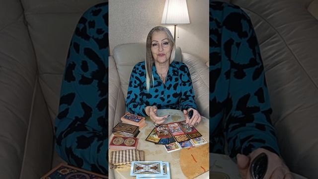 ВОДОЛЕИ. Прогноз на март + РУНА-ТАЛИСМАН.