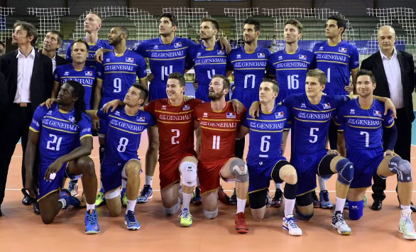 Прикинулся игроком и сфоткался с чемпионами