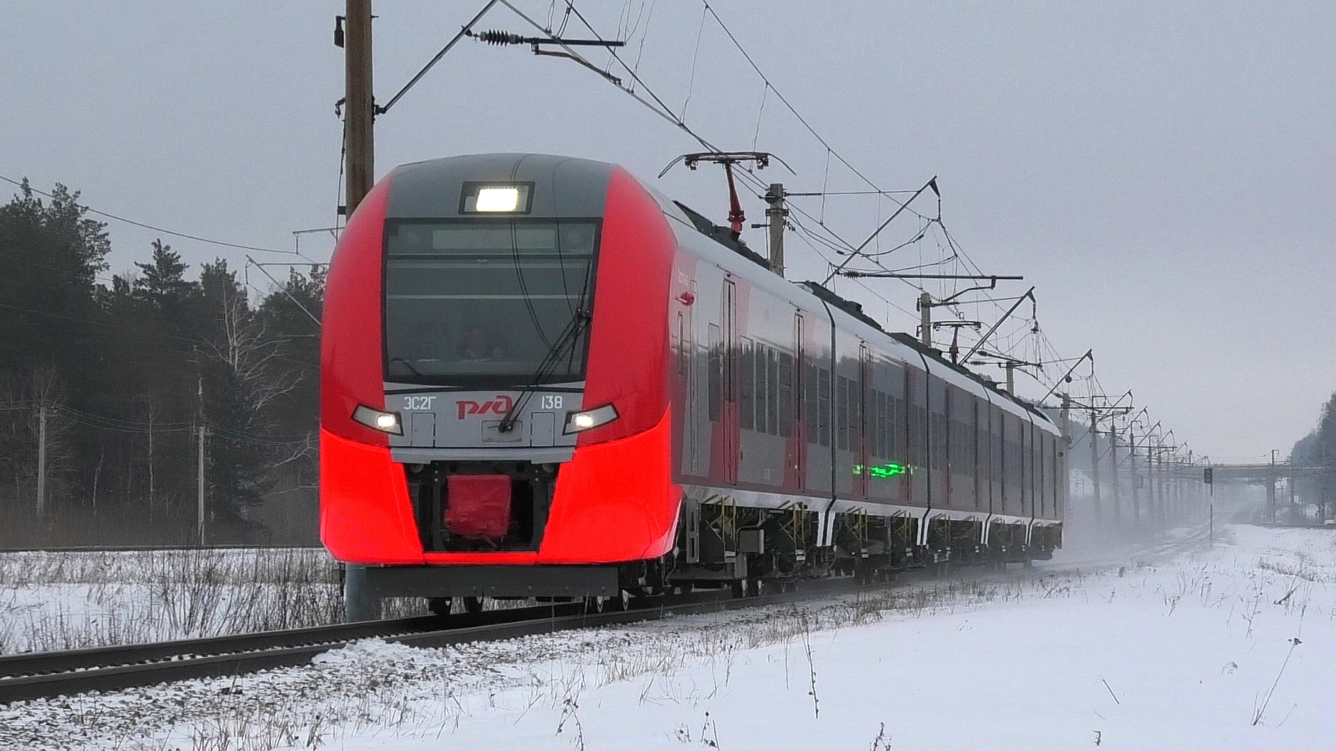 ЭС2Г-138 "Ласточка" летит сообщением Тюмень - Екатеринбург