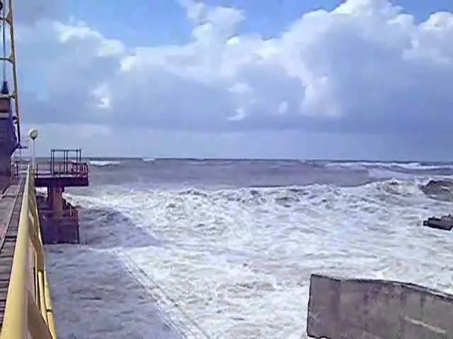 Шторм (Сочи,07.03.2010г.)