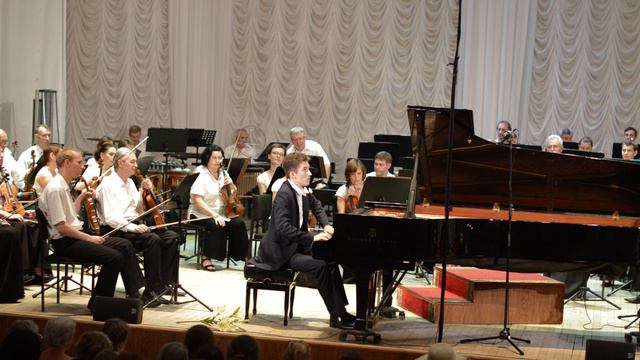 Валентин Малинин на бис. Фортепиано .