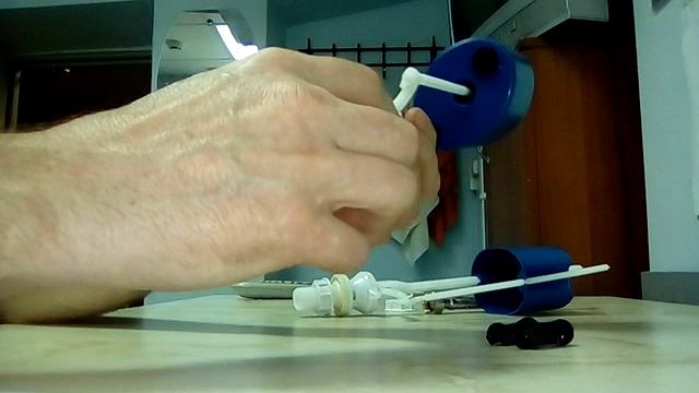Клапан подачи воды в сливной бачок унитаза старого образца!