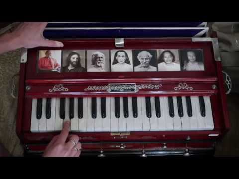 Бог Христос Гуру (God Christ Gurus). Чанты, сhants. Как играть, how to play. Физгармония, harmonium.