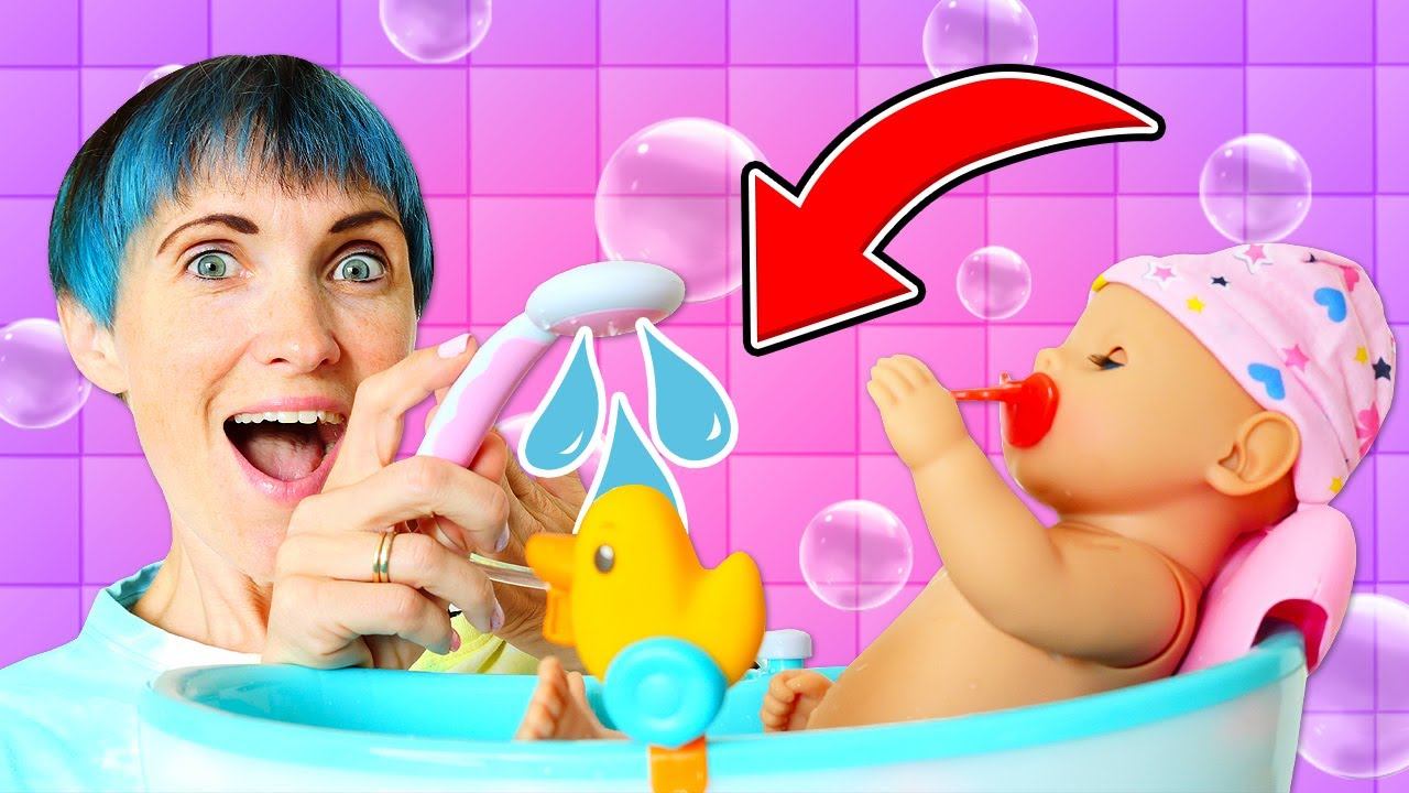 Маша Капуки Как Мама купает пупсов Беби Борн! Игры в дочки матери - Видео про игрушки для детей