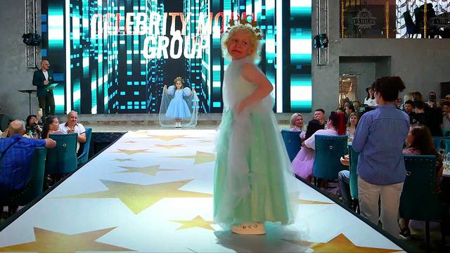 Чудо Слезы Характер на показе мод для детей Россия / 1000планет