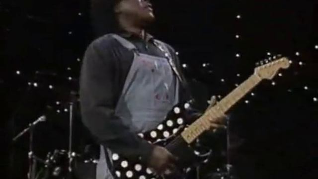 Eric Clapton, Stevie Ray Vaughan, Buddy Guy, Jimmie Vaughan, Robert Cray - Sweet Home Chicago - 1990