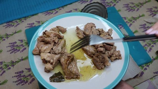 ?ОТКРЫЛА ПЕЧЕНЬ ТРЕСКИ ИЗ ?СВЕТОФОРА, А ТАМ КАК ВСЕГДА СЮРПРИЗ и ПЕЧЕНЬ ЛИ ЭТО?? В САЛАТ НЕ ПОЙДЕ