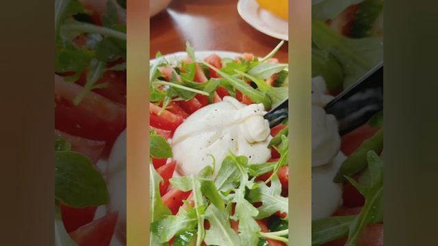 Лёгкий салат с сыром буррата??