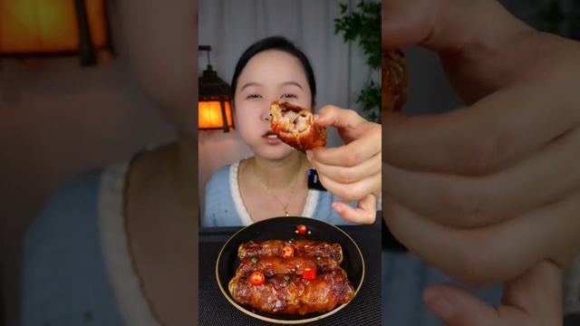 Ароматное,  свежее и вкусное, с мясом куриного бедра, вкусное и приятное трапеза 35