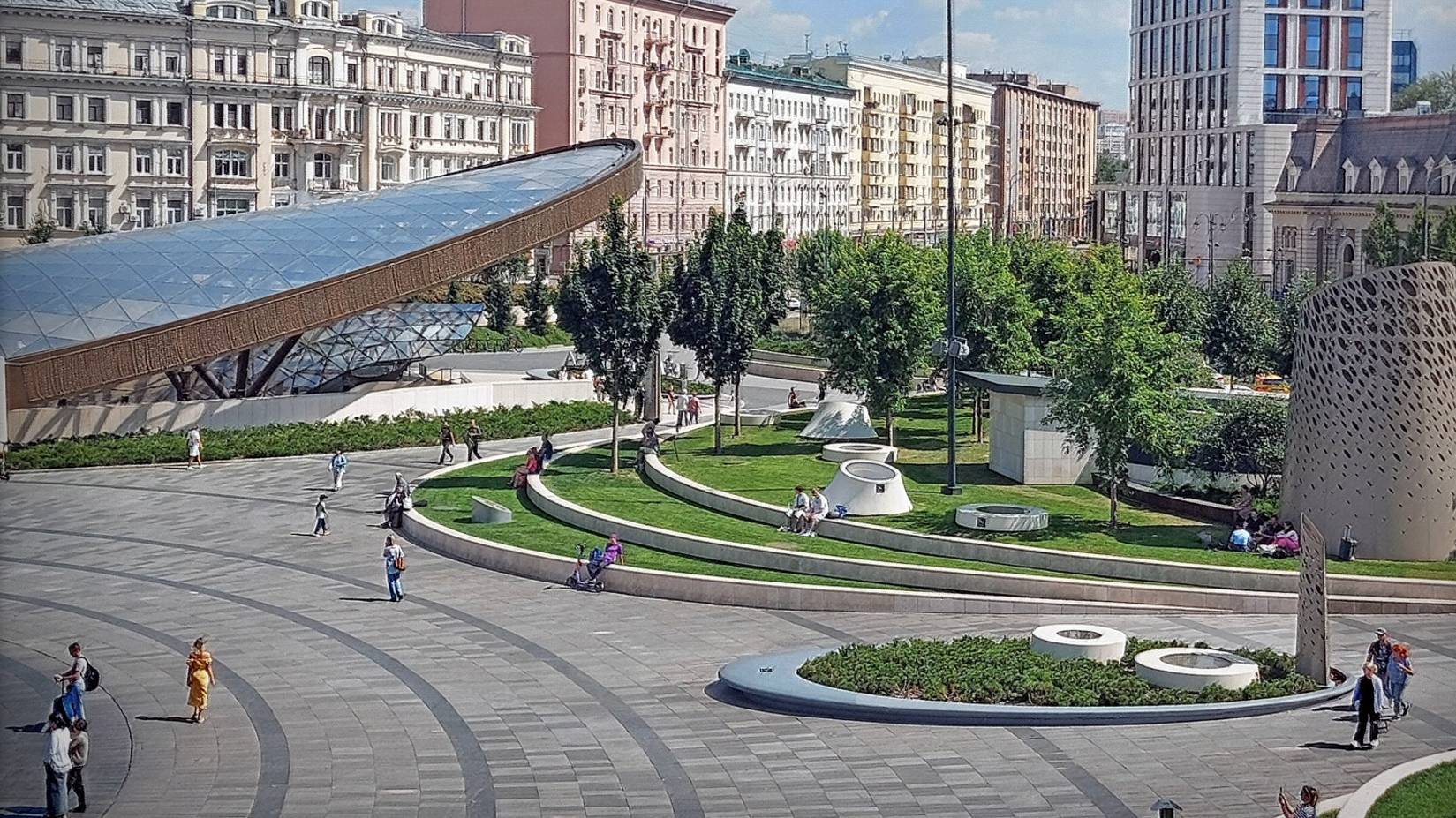 "МОСКОВСКОЕ ЛЕТО"... (Фото Жанны КОРНЕЕВОЙ (Москва), музыка Сергея ЧЕКАЛИНА)