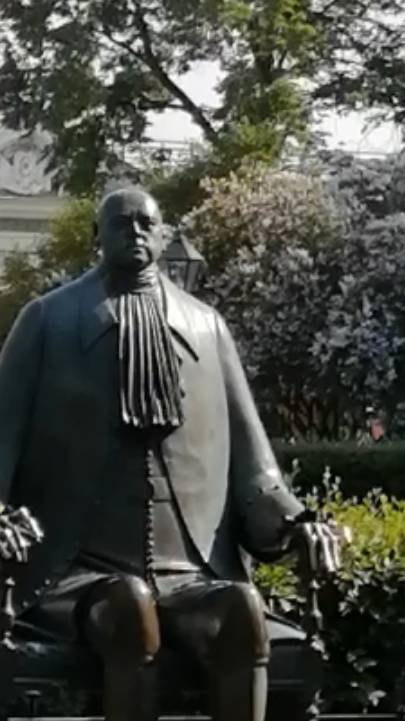 Памятник Петру 1 в Петропавловской крепости