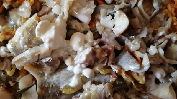 Нежнейший минтай со сметаной в духовке