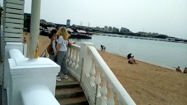 Геленджик.24.04.24. Дети купаются в бухте.