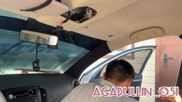 Лада Веста. Снимаем козырёк, плафоны ,очечник, крючек закрутили все что можно было и нельзя. Много в