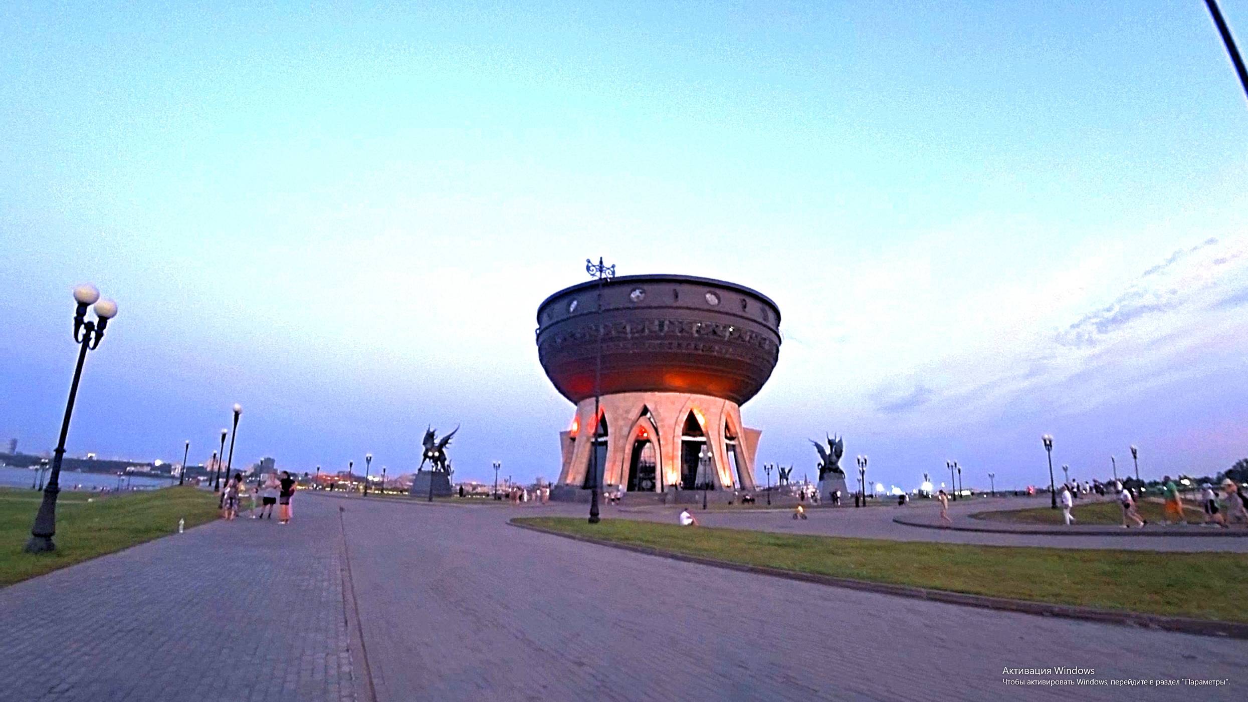 Часть-7. Едем гулять по вечерней Казани. Дом семьи, в виде казана.