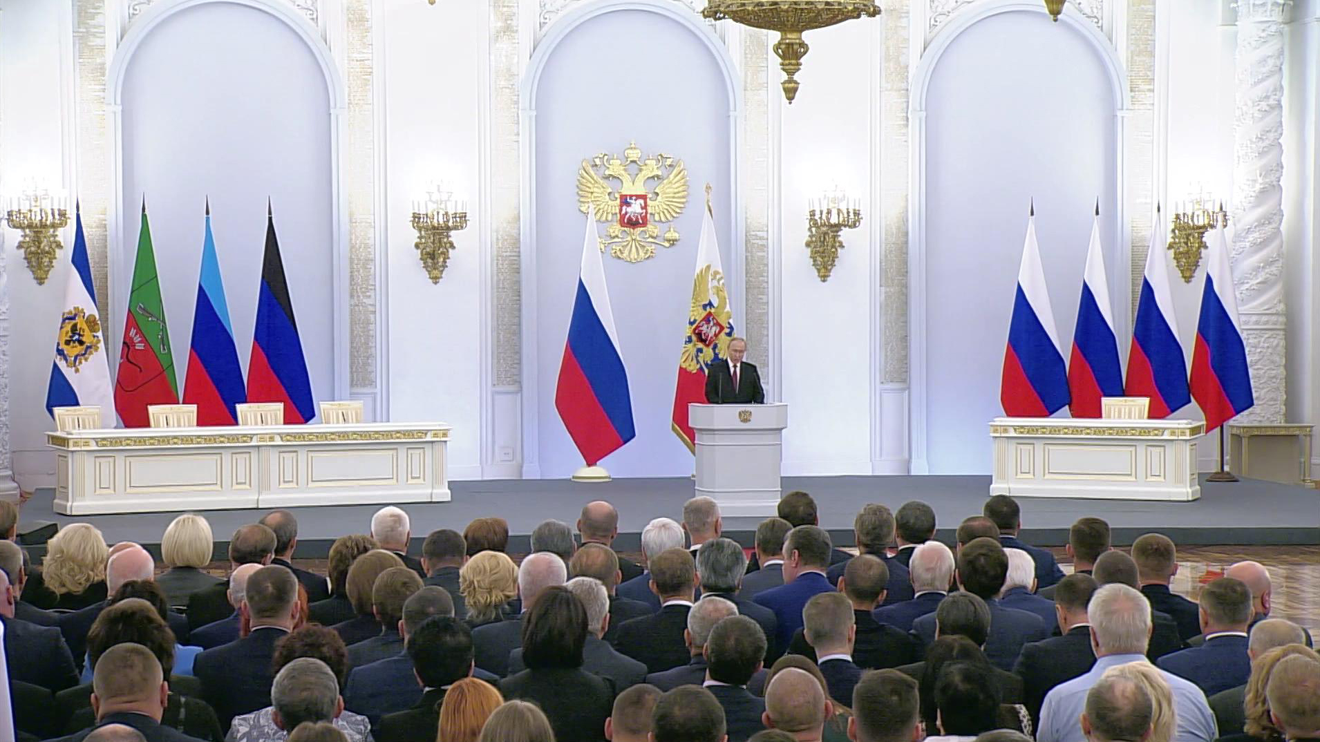 Почему европейцев убеждают меньше есть, реже мыться и потеплее одеваться - Россия 1