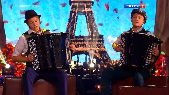 Терем-квартет, Арсений и Василий Кирюхины (баян) - Попурри из кинофильмов