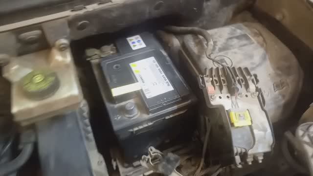 Как снять аккумулятор Ситроен citroën berlingo  Peugeot Partner Tepee