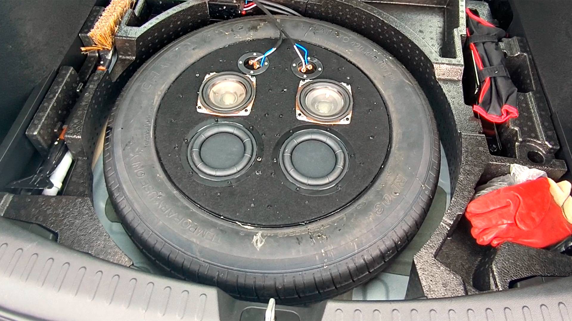 Сабвуфер в нишу запасного колеса Haval F7 своими руками