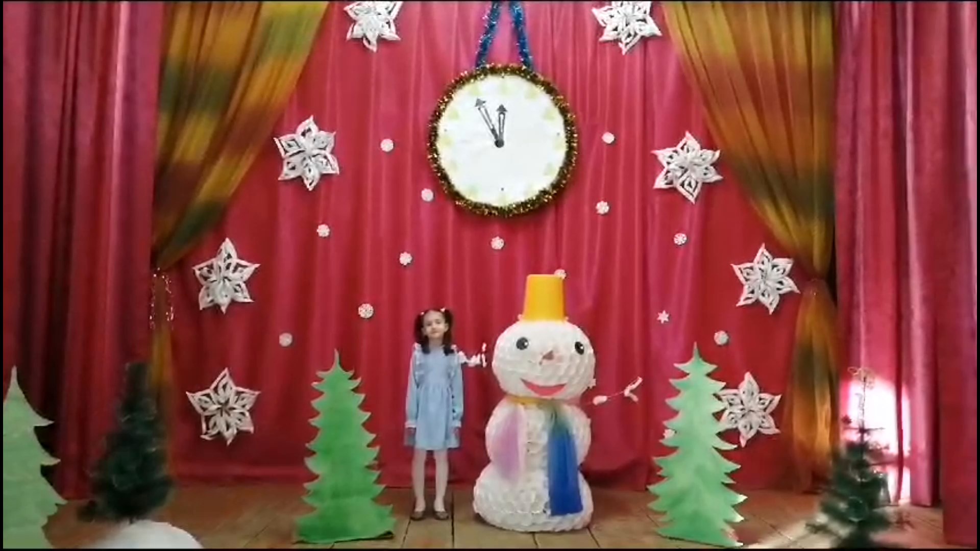 Онлайн-акция «Новый Год к нам мчится». Саша Калинина «Этот праздник любит каждый» (Оренб. обл.)