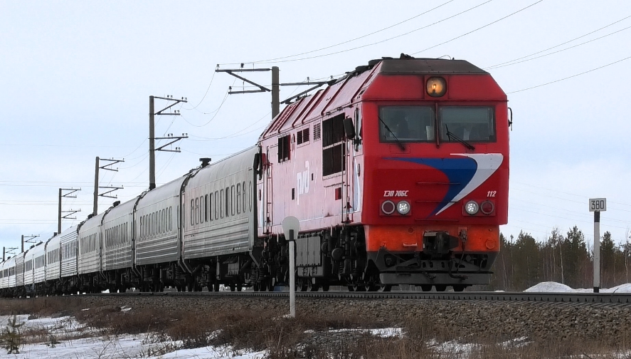 ТЭП70БС-112 с пассажирским поездом Новый Уренгой — Казань