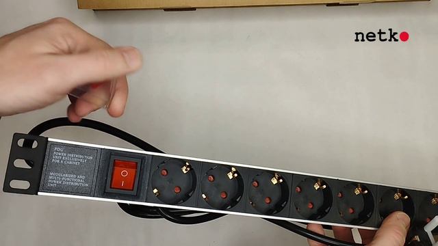 58654 Блок розеток 19", 16А, 8 розеток, шнур 2м, выключатель, корпус алюминий, чёрный/серебряный