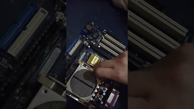 Материнская плата сокете478,DDR1,2258mb,hdd40GB Motherboard on the socket478,DDR (2)