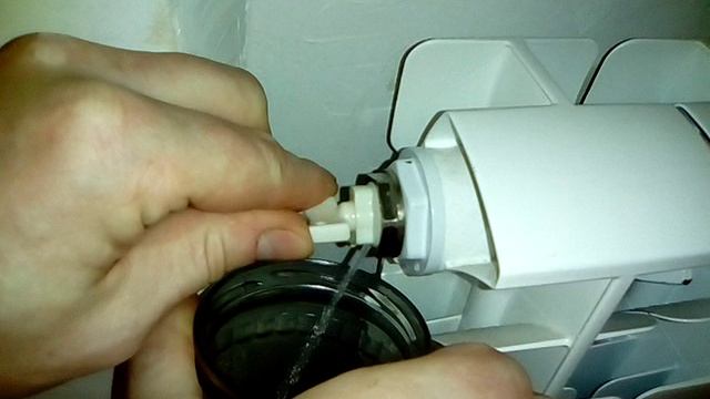 Как развоздушить радиатор отопления!