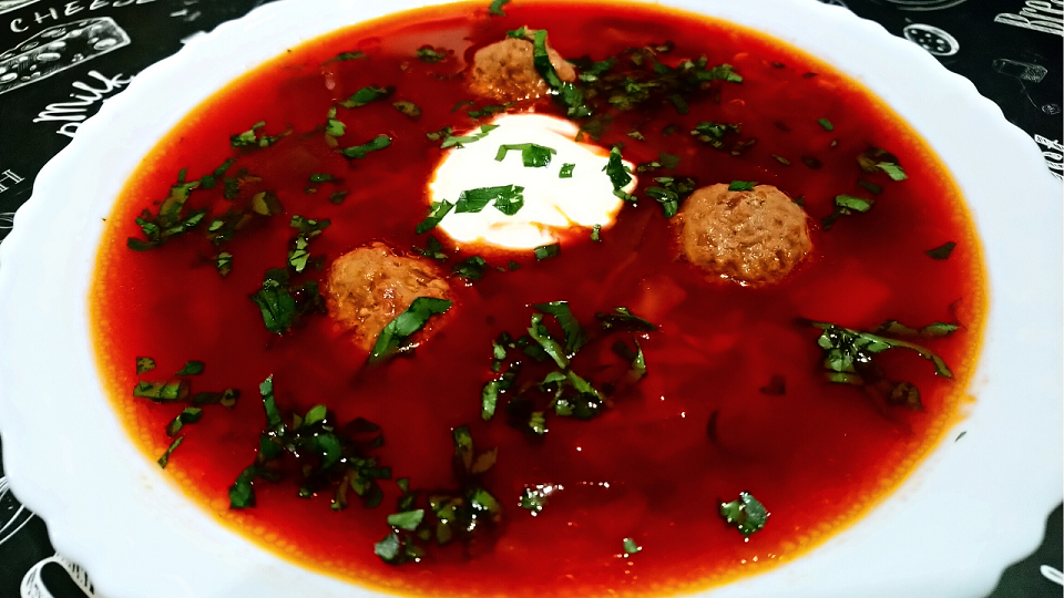 СЫТНЫЙ ДОМАШНИЙ БОРЩ С ФРИКАДЕЛЬКАМИ / Готовим дома вкуснейшие наваристые свекольные щи с мясом