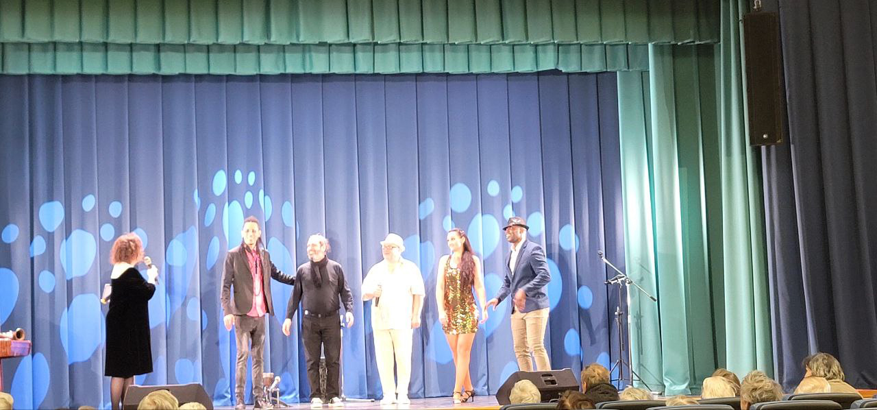 Dmitry Ushakov Trio - Sin salsa no hay paraiso