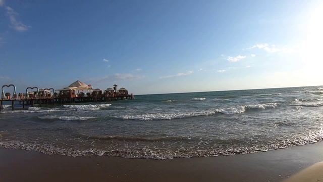 #13 Море штормит. Гуляю по пляжу в Чолаклы. Турция. Сентябрь 2022