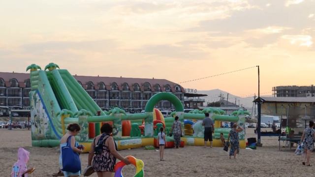 Центральный пляж Изербаша. Посмотрите, что творится