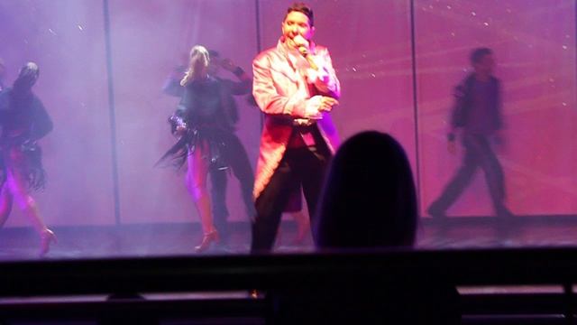 Круиз по Персидскому заливу на лайнере "Costa neoRiviera". Вечернее шоу в судовом театре.