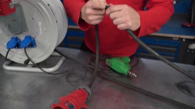 Обзор промышленного силового удлинителя Атлант КГ 5х4.0 30м на катушке 40205