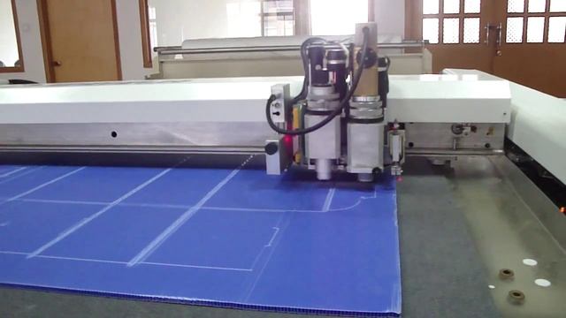 Раскрой листа сотового полипропилена. Планшетный раскройщик iECHO