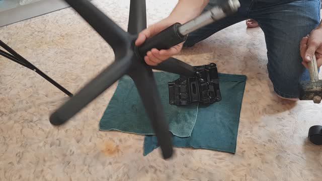Как легко снять газлифт компьютерного кресла или офисного стула