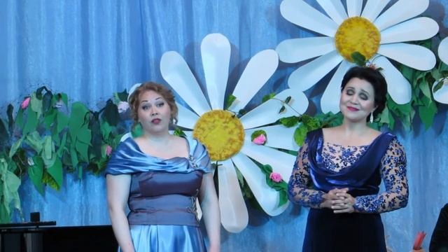 "Санта Лючия". исп. Галия Чаванина-Валеева и Алия Галямова. Муз. гостиная "Лето..". 17.06.2018г.