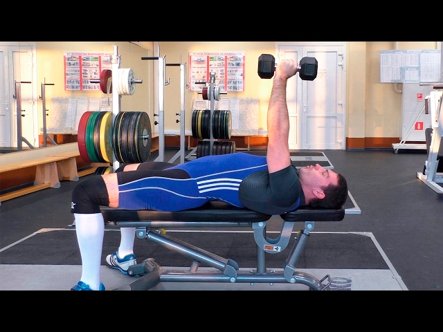 Разводы с гантелями лёжа: техника и нюансы