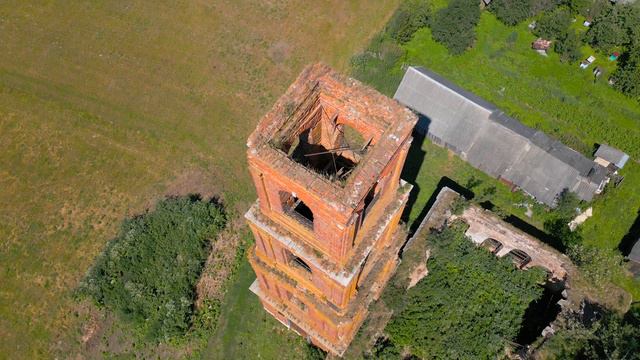 Церковь давно заброшена